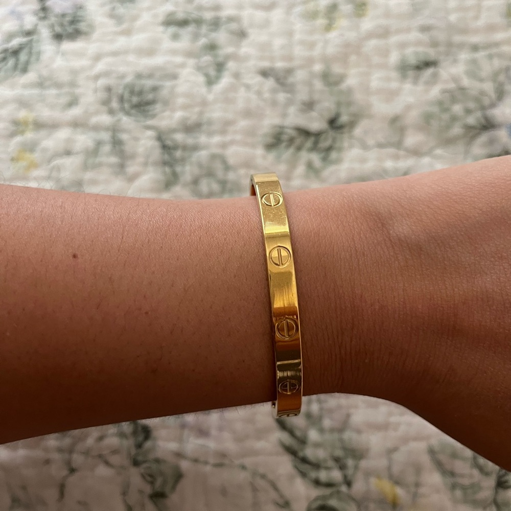 Gold bangle bracelet